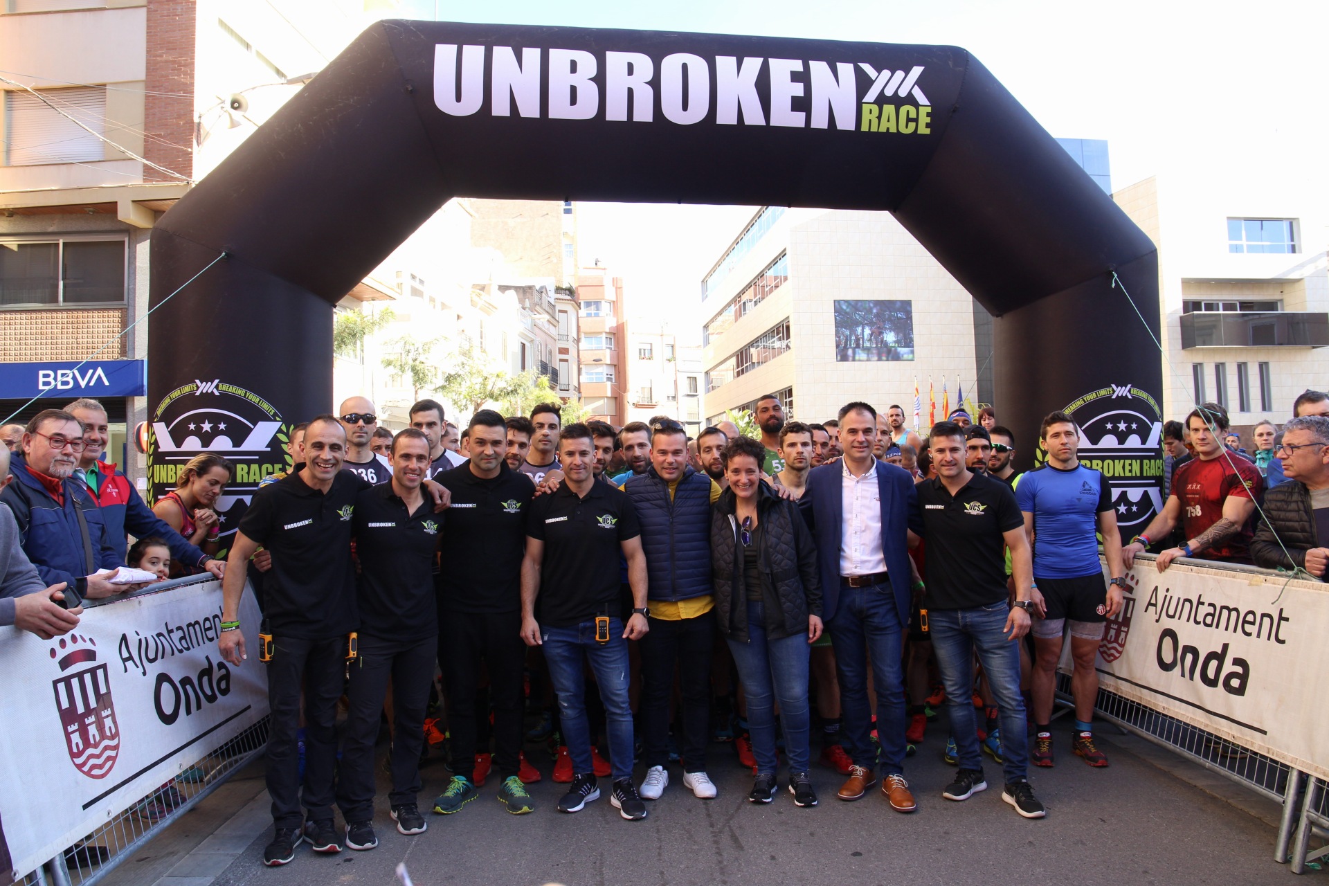  Más de 800 deportistas compiten en Onda en la primera carrera de obstáculos Unbroken Race 2020