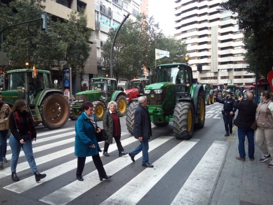 Vídeos: Así toman los tractores la Gran Vía de Murcia 