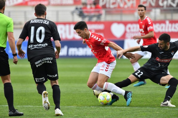 Frenazo en seco para el Real Murcia en una mala tarde en el estadio Enrique Roca (0-1)