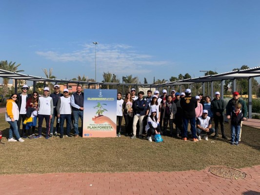 Los jóvenes de Rotaract Murcia plantan un centenar de árboles junto al Segura