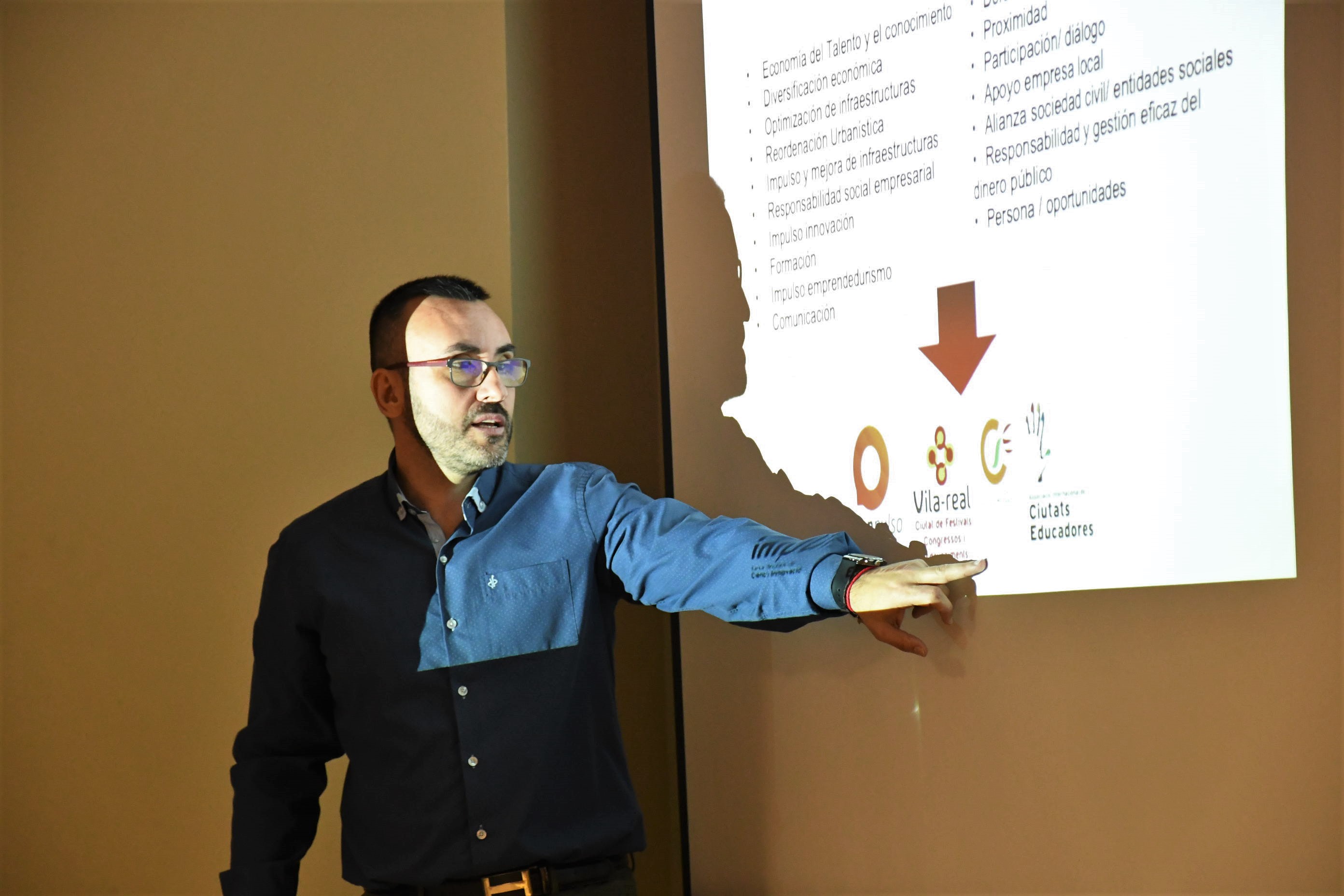 Benlloch implica a los participantes del Avalem Joves en el proyecto de ciudad Vila-real 2030