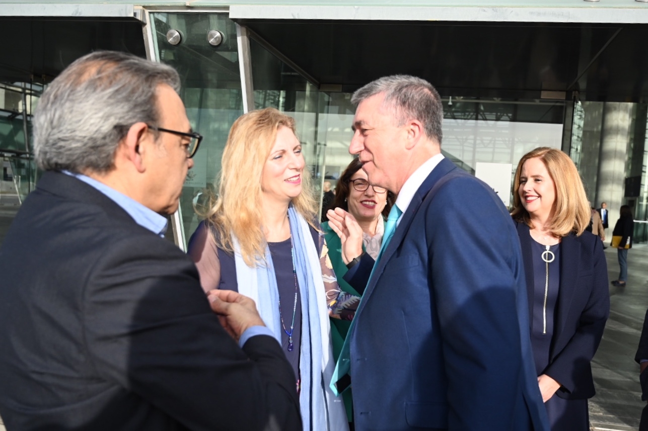 Marco ve en la innovación del sector del azulejo clave para generar empleo e inversiones en Castelló