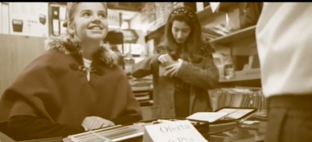 Los comerciantes de Santa Eulalia promocionan su barrio con un vídeo a lo 'Cuéntame'