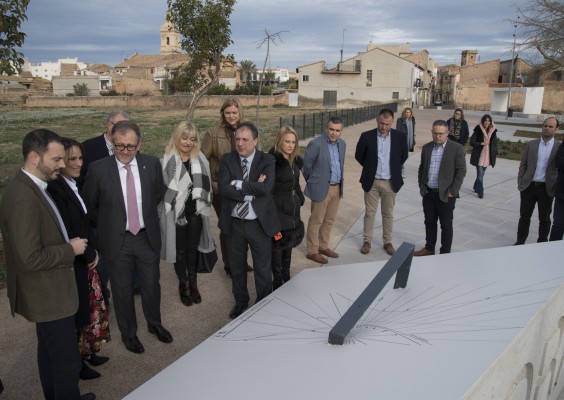 La cerámica local viste ya la plaza de la Molineta de Almassora, premio a la regeneración urbana