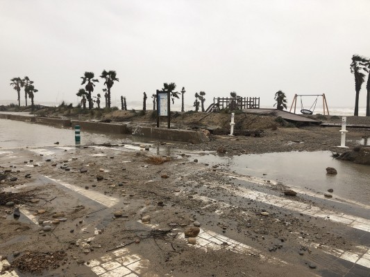 Permanece cerrada la primera línea de playa de Almassora, donde se desalojó a 11 personas
