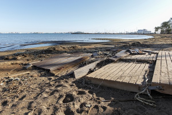 Rampas inservibles, barcos varados en el Mar Menor