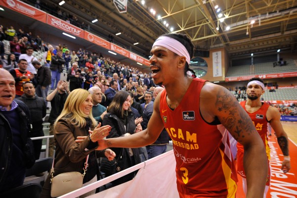 El UCAM CB gana al Unicaja tras ocho derrotas con defensa y un Eddie espectacular (82-74)
