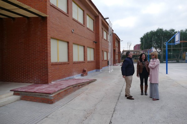 Aprovechan las vacaciones para hacer arreglos en una veintena de colegios
