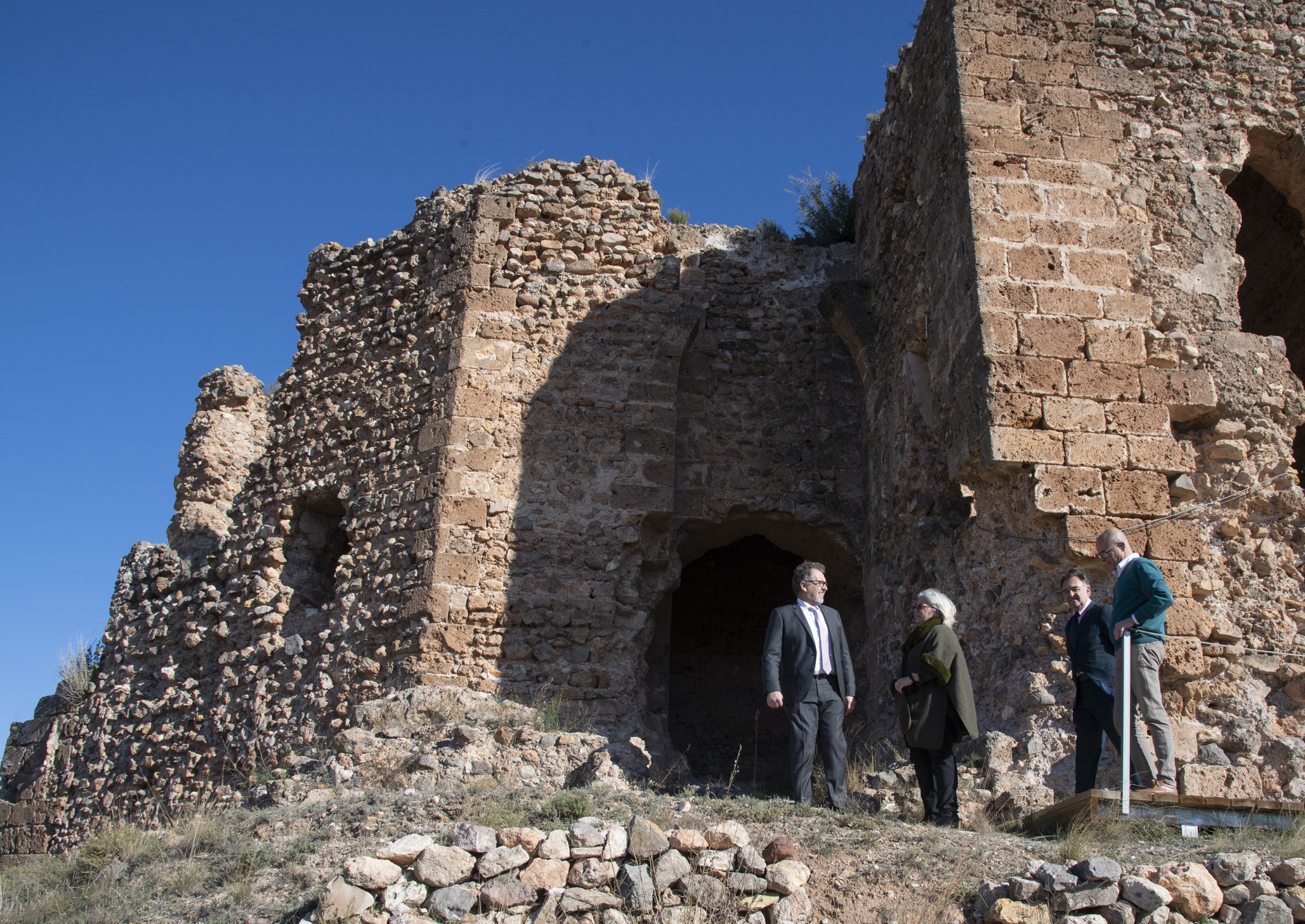 La alcaldesa de Castellnovo busca financiación para poner en valor el castillo de Beatriz de Borja