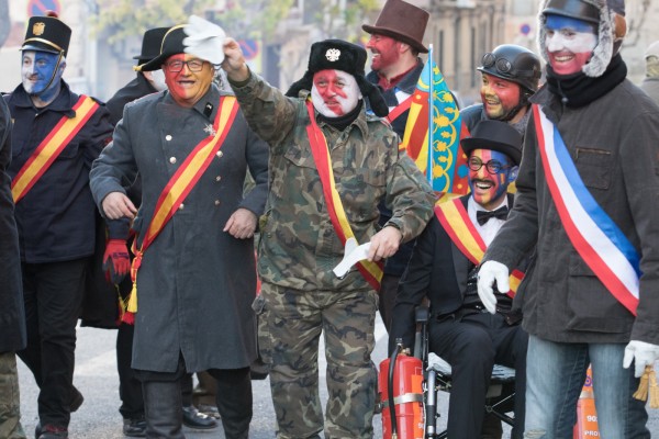 'Els enfarinats' batallan por el gobierno de Ibi en una fiesta plagada de público