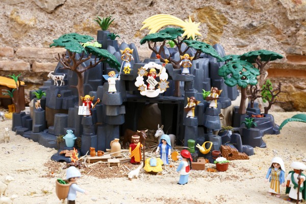 Los Playmobil dan vida al belén de Las Claras  