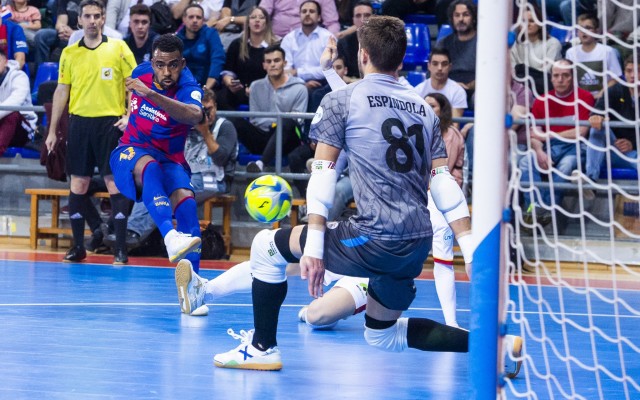 El orgullo no le basta a ElPozo para al menos puntuar ante el Barça, su bestia negra reciente (2-1)