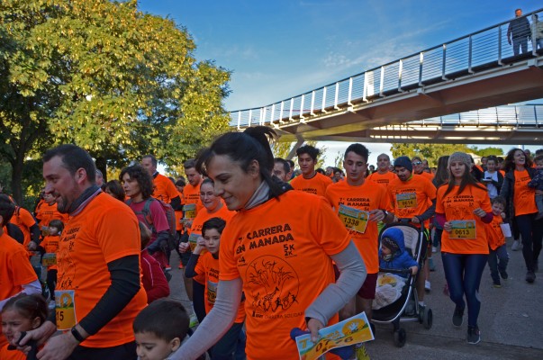 Una manada naranja y solidaria corre la VII edición de la Carrera en Manada de la Fundación Bioparc