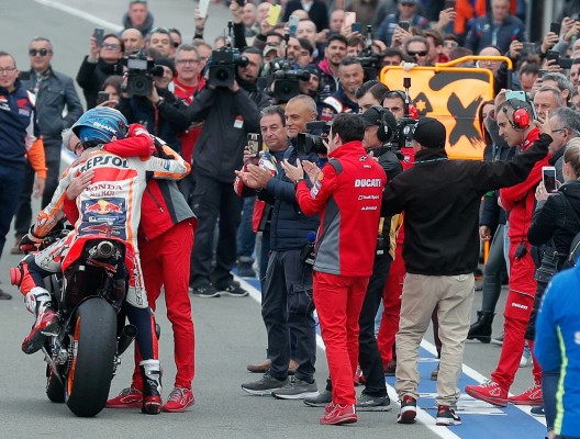 Márquez intratable en la despedida de Lorenzo
