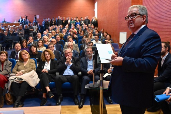 Gil Comes reúne a 250 invitados para celebrar su medio siglo y mira al futuro con ganas de crecer