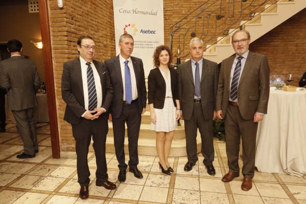 Asebec reúne a representantes del clúster y al conseller Climent en una distendida cena