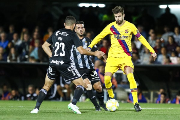 El Barça gana con goles de Carles Pérez y Marqués y Cartagena aclama a Piqué en una gran noche (0-2)