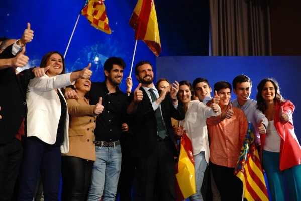 Pablo Casado (PP) se compromete con una agenda valenciana que firmaría el propio Botànic
