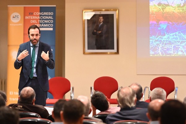 La unidad del clúster ante la digitalización se presenta como clave para el futuro del azulejo