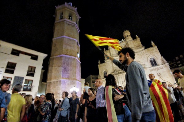 Medio millar de personas pide en Castelló la libertad de los presos del 'procés'