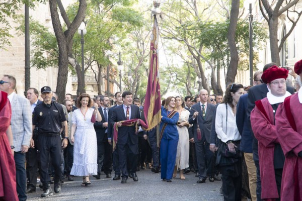 Una Procesión Cívica sin incidentes recorre València entre aplausos y vítores a la Senyera