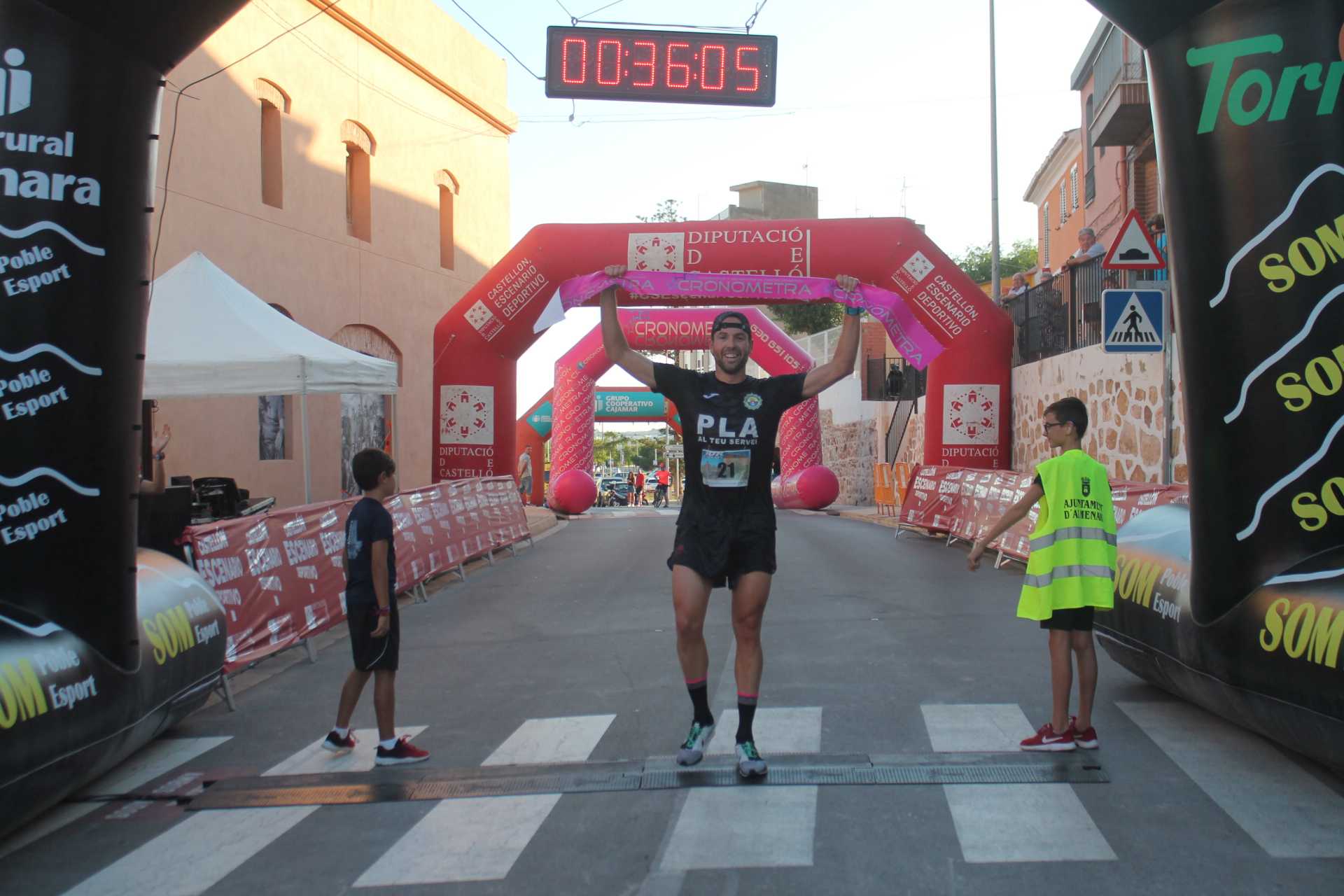 Más de 200 atletas participan en la cuarta edición de la 10k del IVASPE en Almenara 