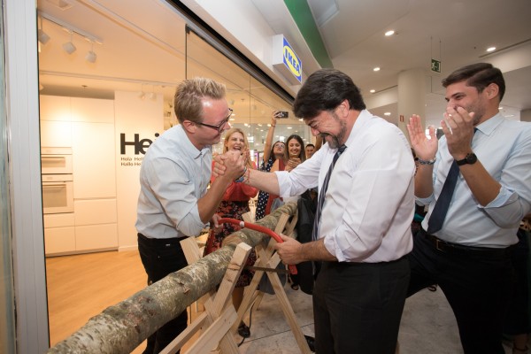 Barcala mantiene la llama de Ikea en el estreno de su tienda en Alicante: 