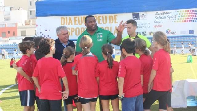 Burriana conmemora el Día Europeo del Deporte Escolar junto a atletas del Playas de Castellón