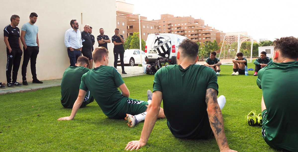 La directiva apoya a la plantilla del Castellón, que exhibe buen humor tras el gran inicio liguero