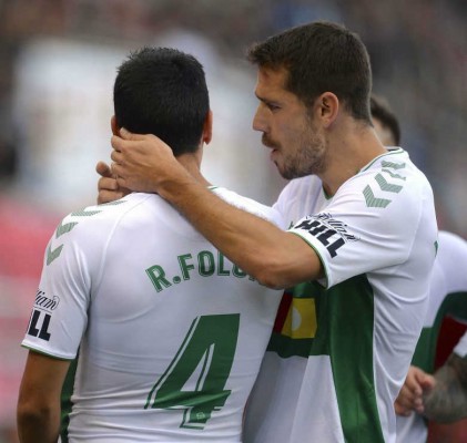 El Elche cierra la jornada a tres puntos del 'play-off' y a otros tres del descenso