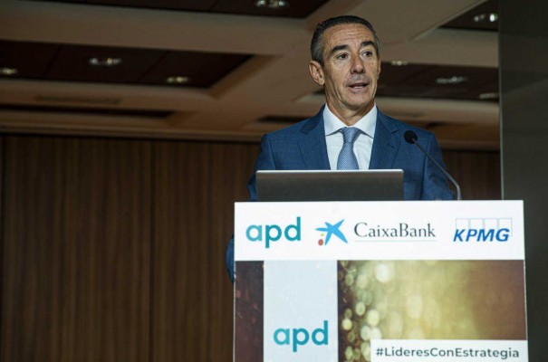Alcaraz (CaixaBank) aboga por situar a empleados y clientes en el centro de las estrategias empresariales