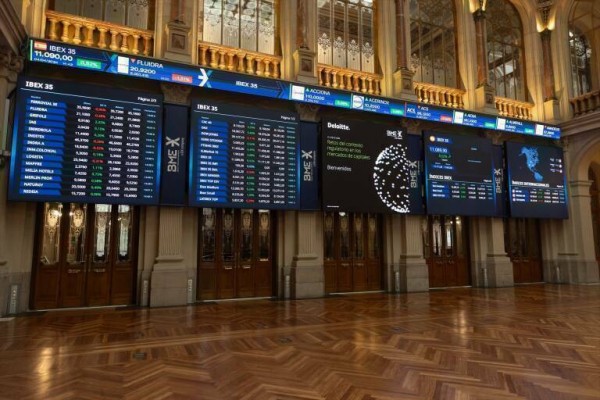 El Ibex 35 continúa por debajo de los 11.400 puntos en la apertura