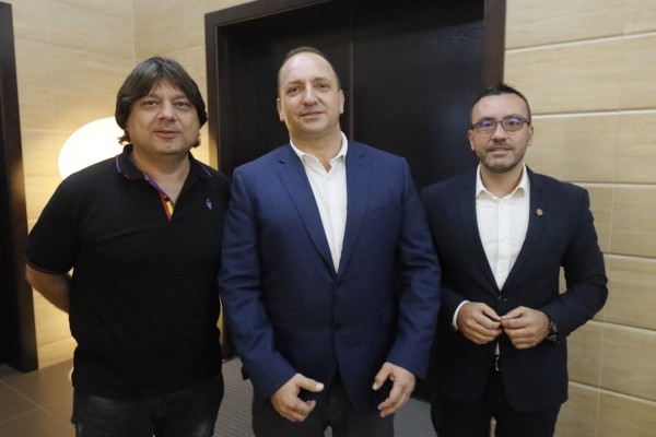 Benlloch anuncia la compra de cinco pisos para atender los casos de emergencia social en Vila-real