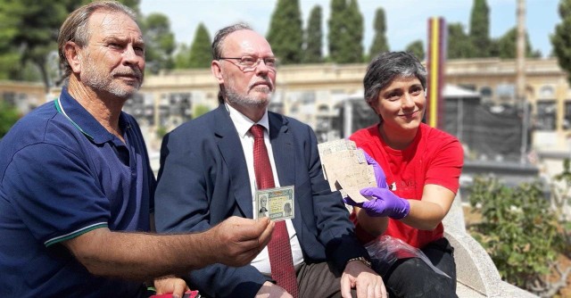 La familia del fusilado localizado por unas cartas entre sus restos: 