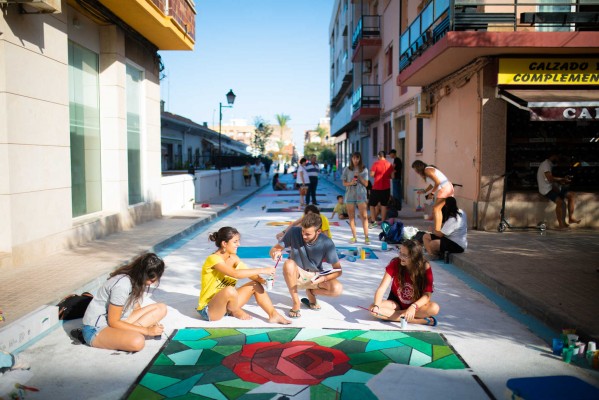 40 años pintando en el asfalto para hacer barrio