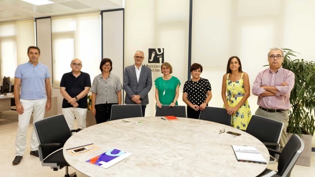 Alcón vuelve a plantear la infrafinanciación en su reunión con la Conselleria de Universidades