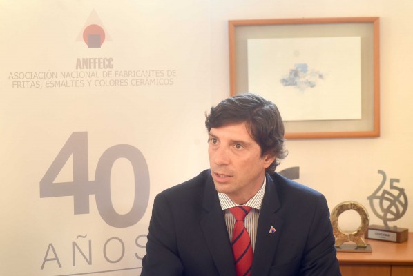 La desaceleración en la cerámica arrastra a los esmaltes, que venden un 7% menos desde enero