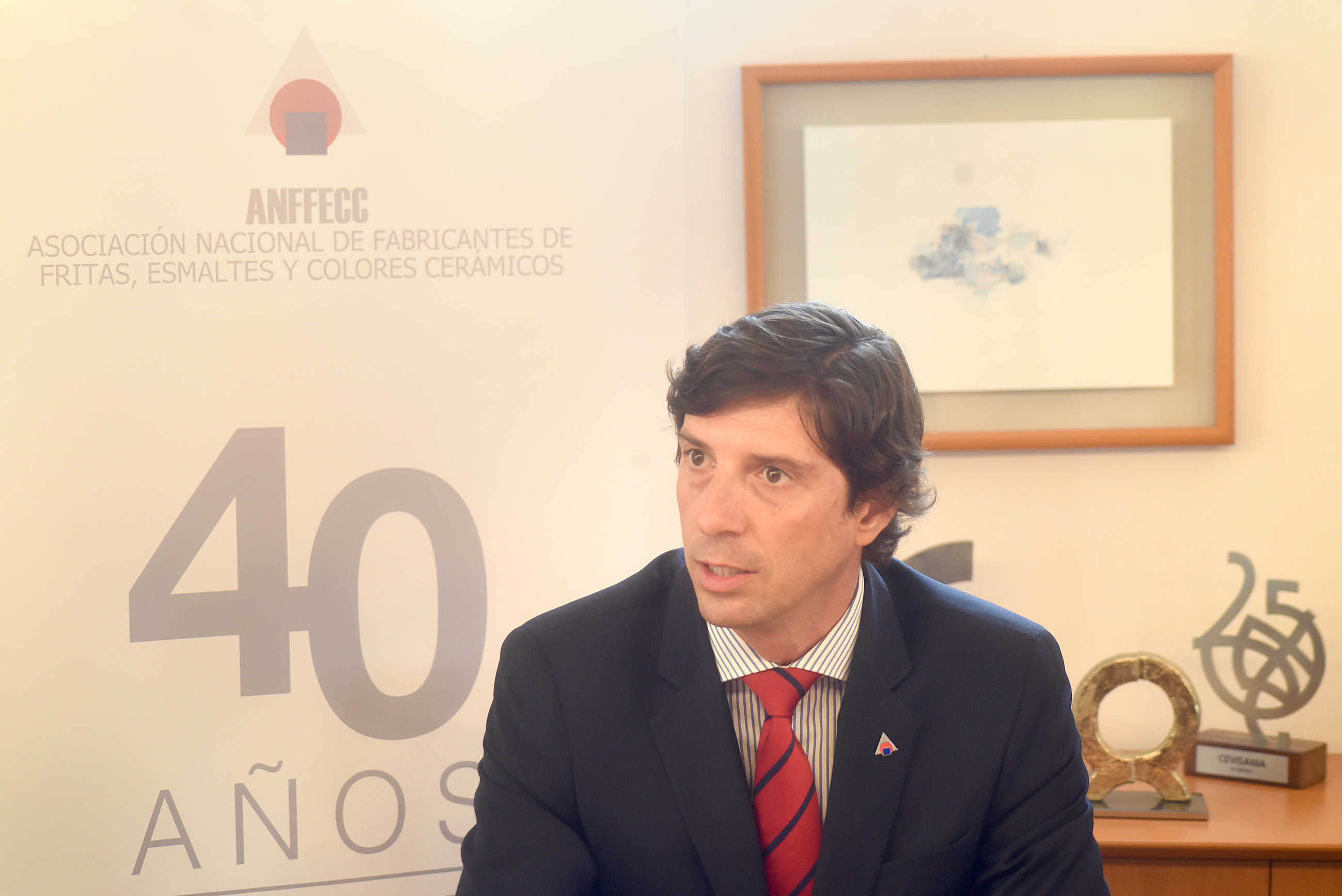 La desaceleración en la cerámica arrastra a los esmaltes, que venden un 7% menos desde enero