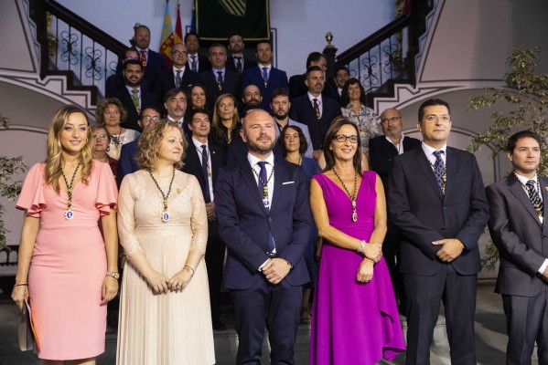 Día 1 en la Diputación de València: pitos, diputados fantasma y juramento por los seres vivos