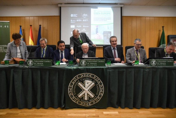 Los desafíos éticos del mercado global pasan por poner al ser humano en el centro de las empresas e instituciones
