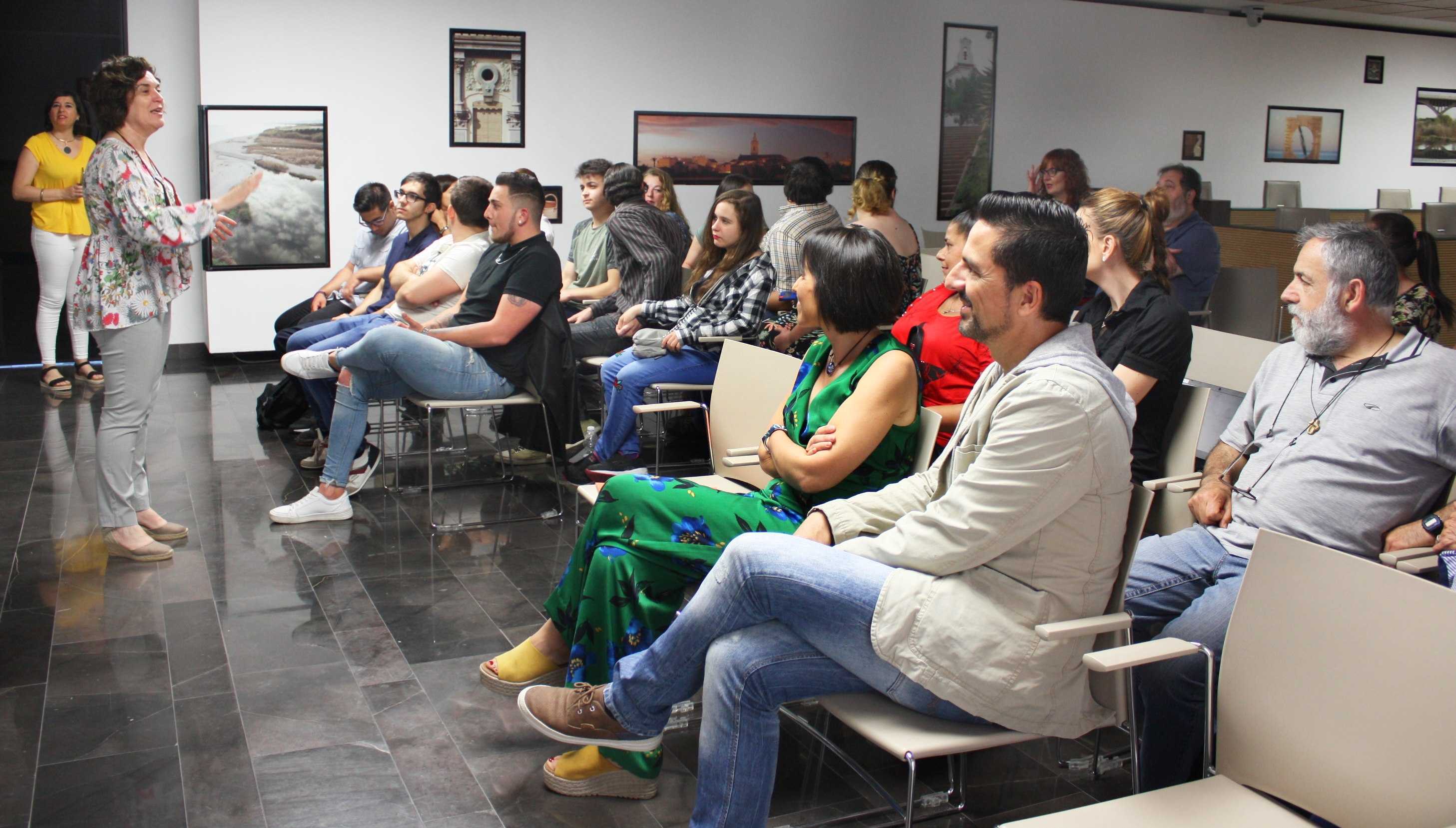 Almassora 'abre las puertas' del mercado laboral a 12 jóvenes con el curso capacitación remunerada