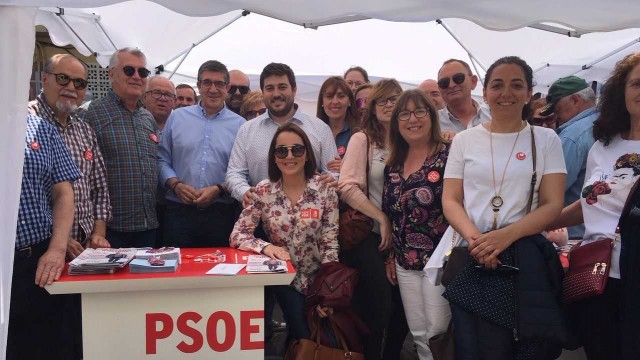 El diputado del PSOE Patxi López visita Nules en una jornada electoral junto al alcaldable socialista