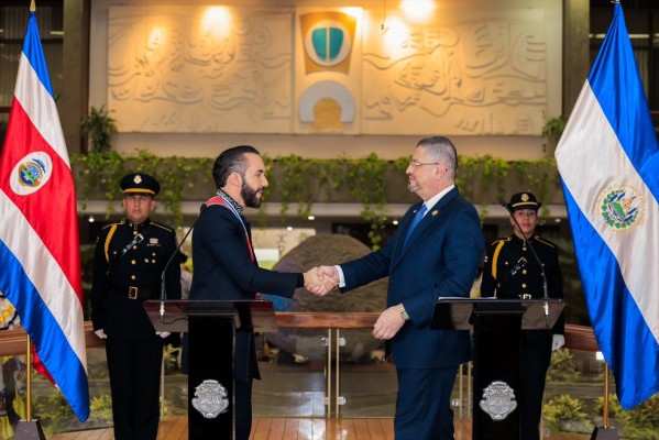 El Salvador ofrece a Costa Rica ayuda que iba a ser destinada a la Dana y que España no acepta