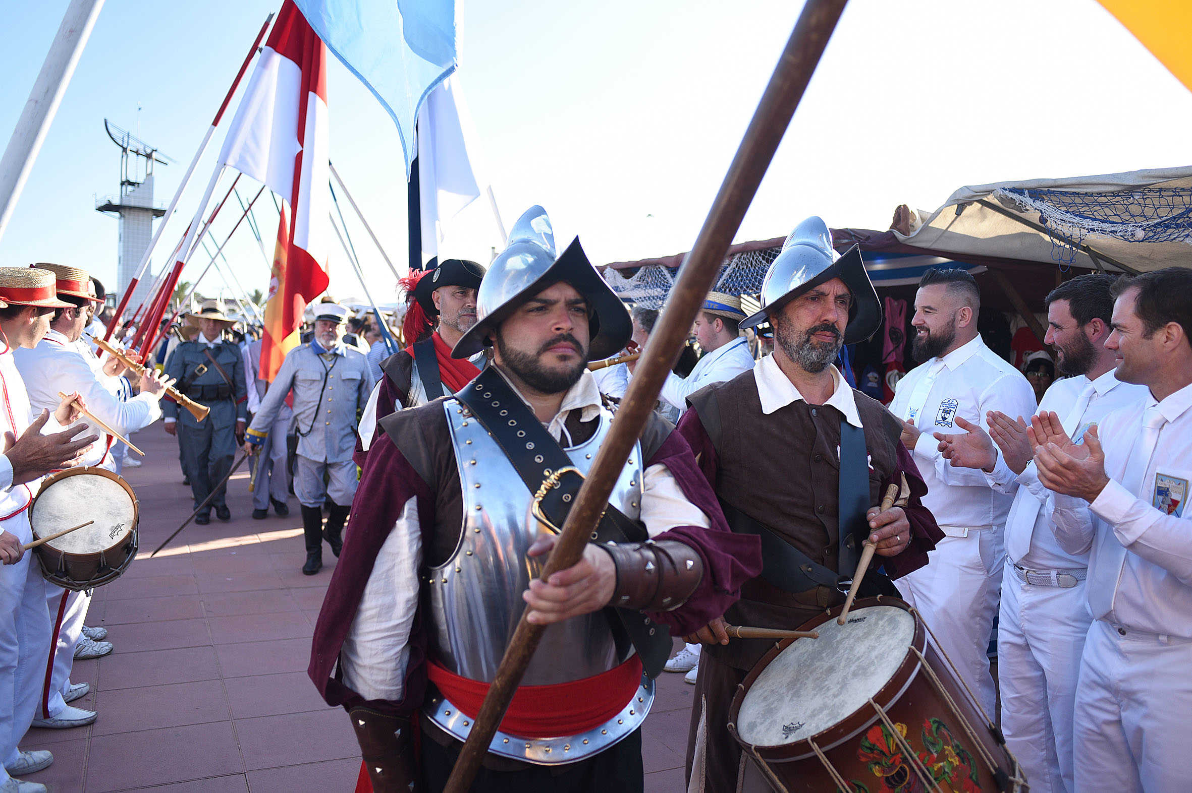 Escala a Castelló navega a toda vela con el galeón 'Andalucía', el desfile histórico y las justas de Sète