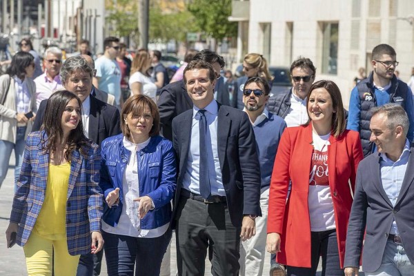Casado apela al voto útil para que los apoyos a Vox y Cs 