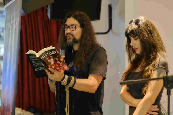Ángel Padilla presenta en la librería Argot de Castelló su libro 'Los hijos de Romeo y Julieta'