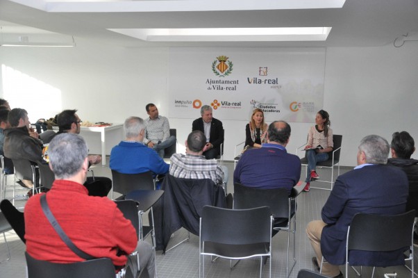 El PSPV de Vila-real toma nota de las propuestas de los deportistas para sumarlas a su programa