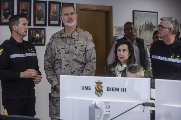 El Rey vuelve a Valencia para visitar a las unidades militares que ayudan tras la Dana