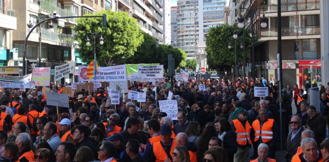 La naranja inicia una recogida de firmas para buscar una salida a la competencia desleal