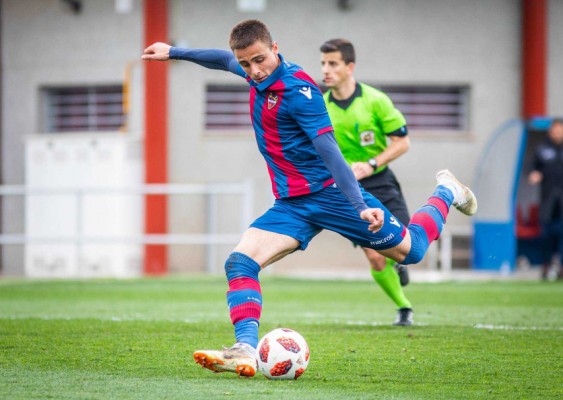 El Atlético Levante UD enlaza su sexta jornada sin perder en un intenso duelo ante el Peralada